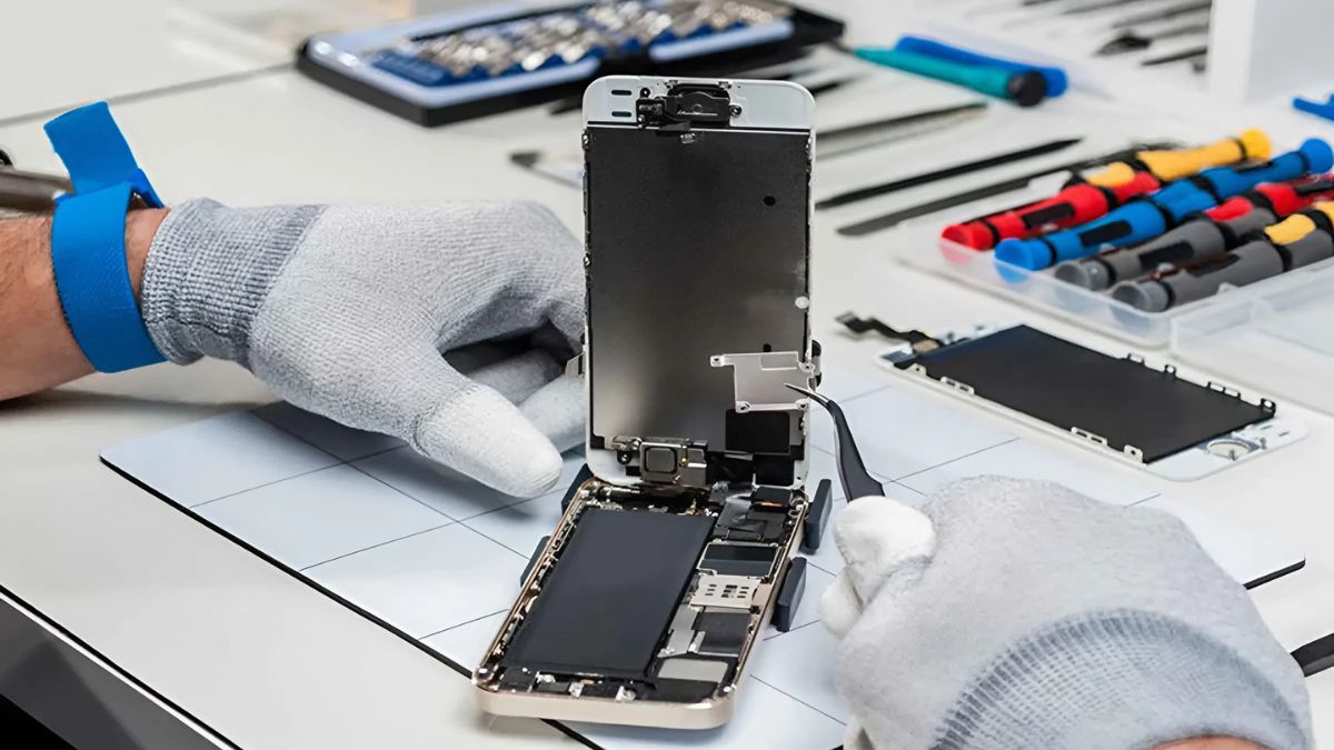 Mang đến trung tâm sữa chữa khi màn hình điện thoại bị sọc 