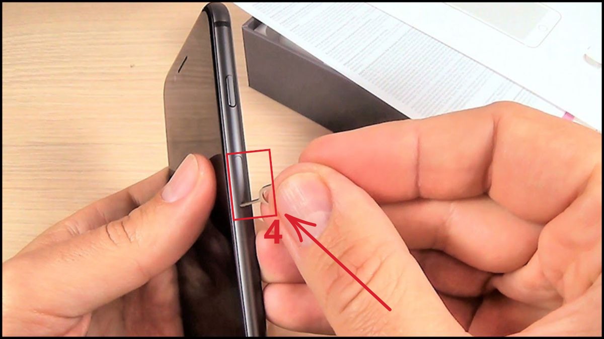 Hướng dẫn cách lắp SIM vào lại iPhone 12 Pro Max - bước 2