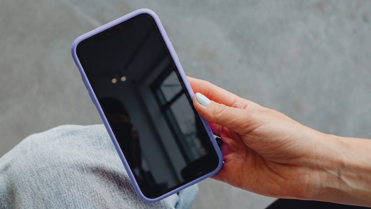 Cách vệ sinh camera trước iPhone đúng cách - bước 1