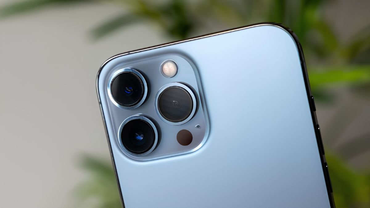 Do xung đột phần mềm khiến camera iPhone 13 Pro Max bị mờ