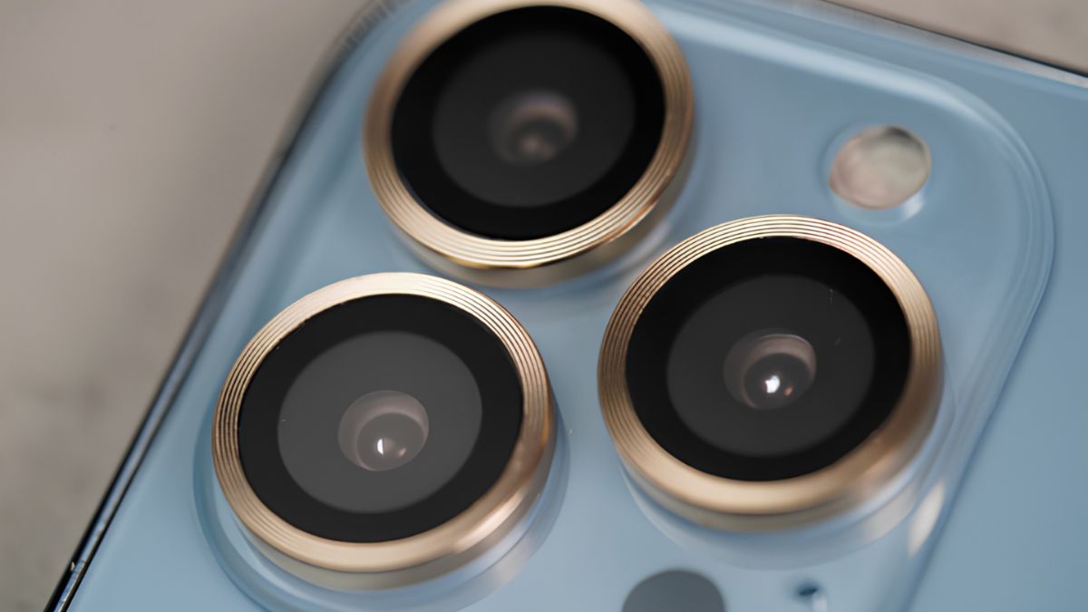 Kính cường lực khiến camera iPhone 13 Pro Max bị mờ