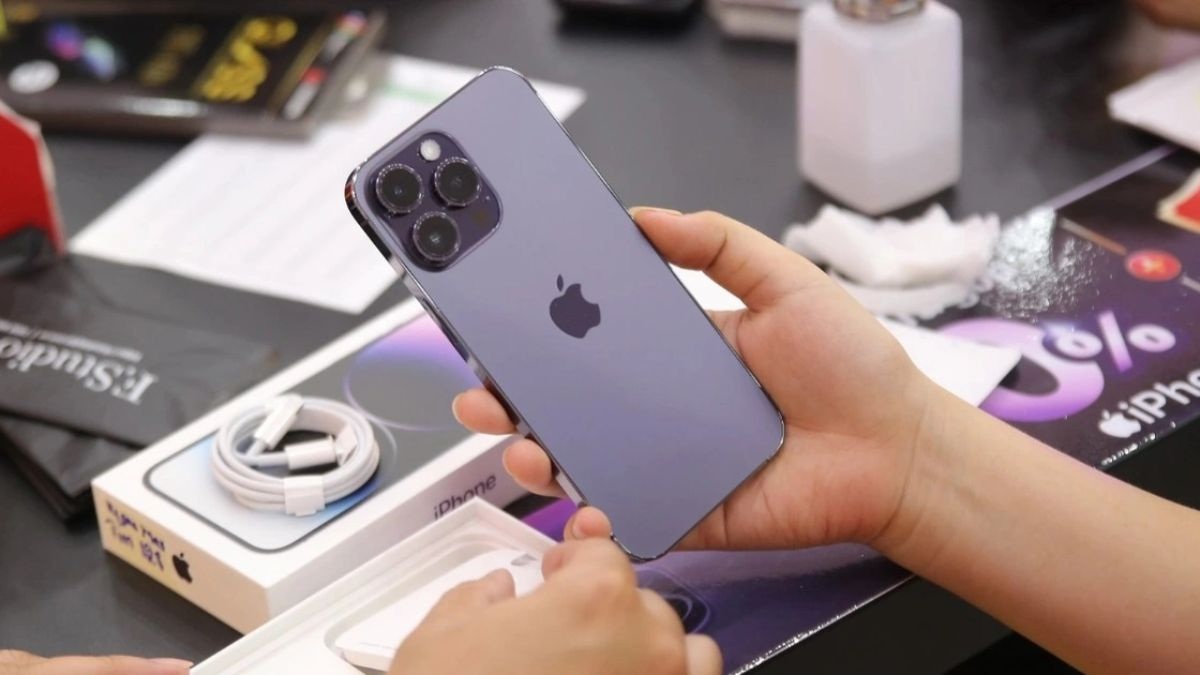 Camera iPhone 14 Pro Max bị mờ do dùng linh kiện kém chất lượng