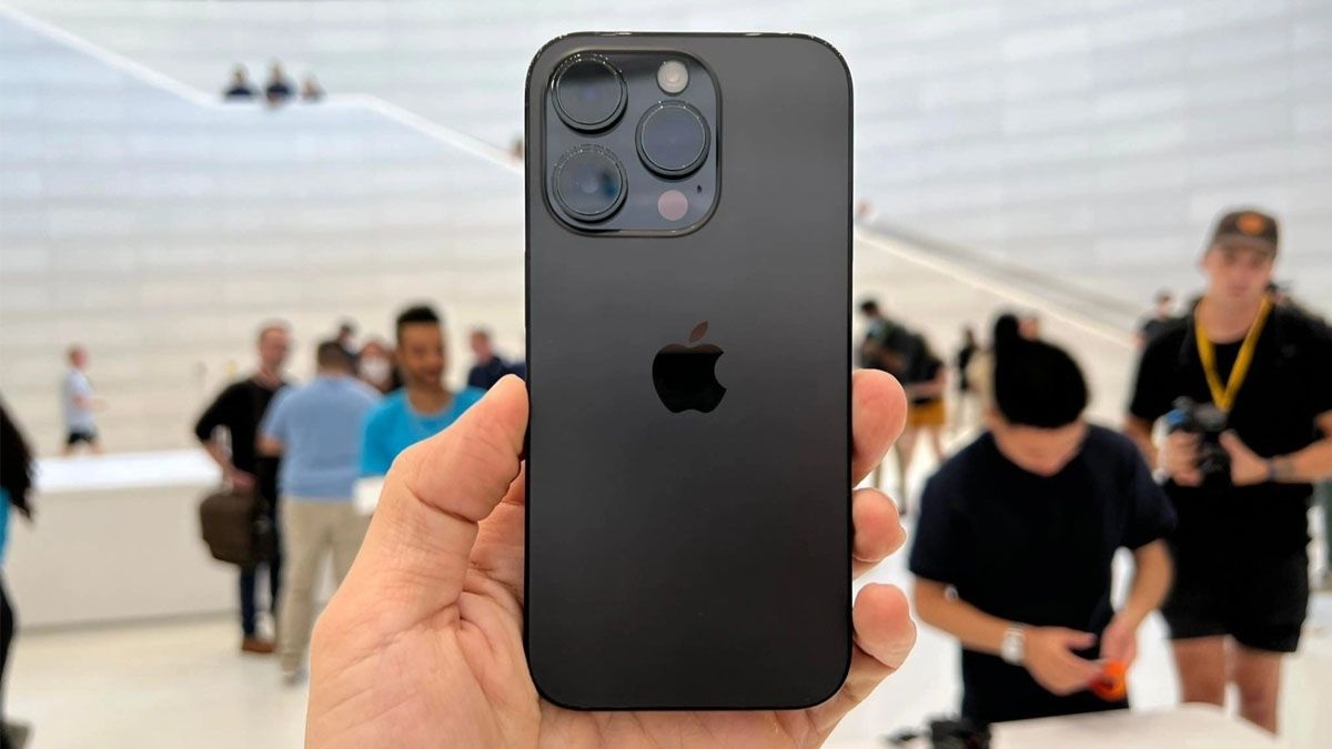 Camera iPhone 14 Pro Max bị mờ do ứng dụng camera bị lỗi