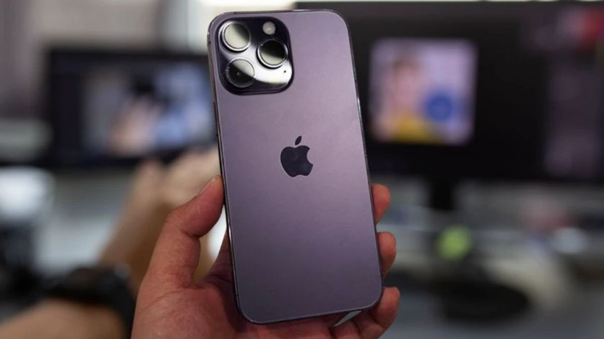 Camera iPhone 14 Pro Max bị mờ do camera bị miếng dán cường lực che