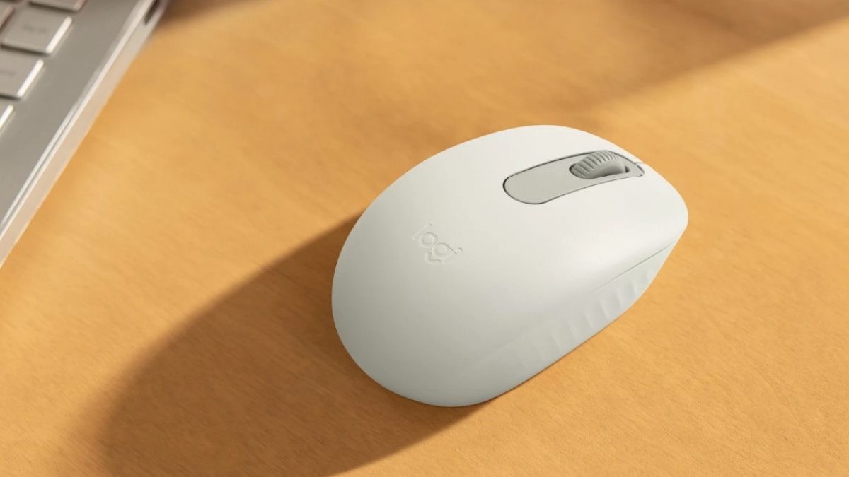 Chuột máy tính màu trắng Bluetooth Logitech M196