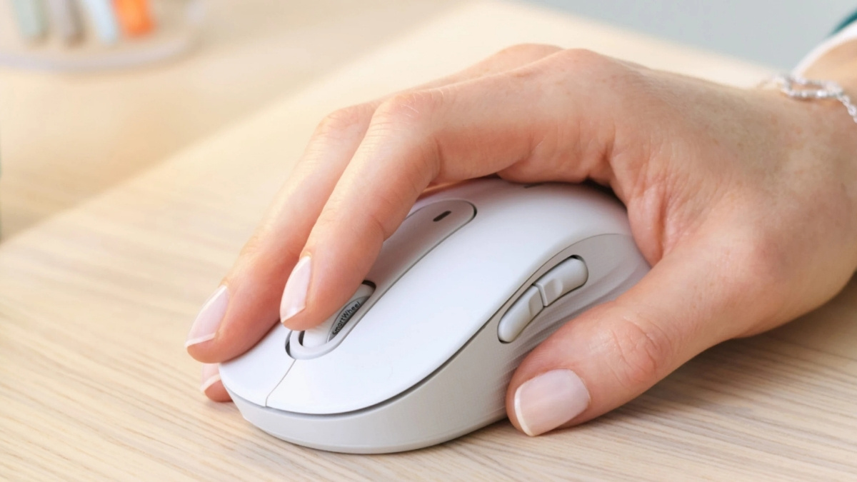 Chuột máy tính màu trắng không dây Logitech Signature M650 Size M