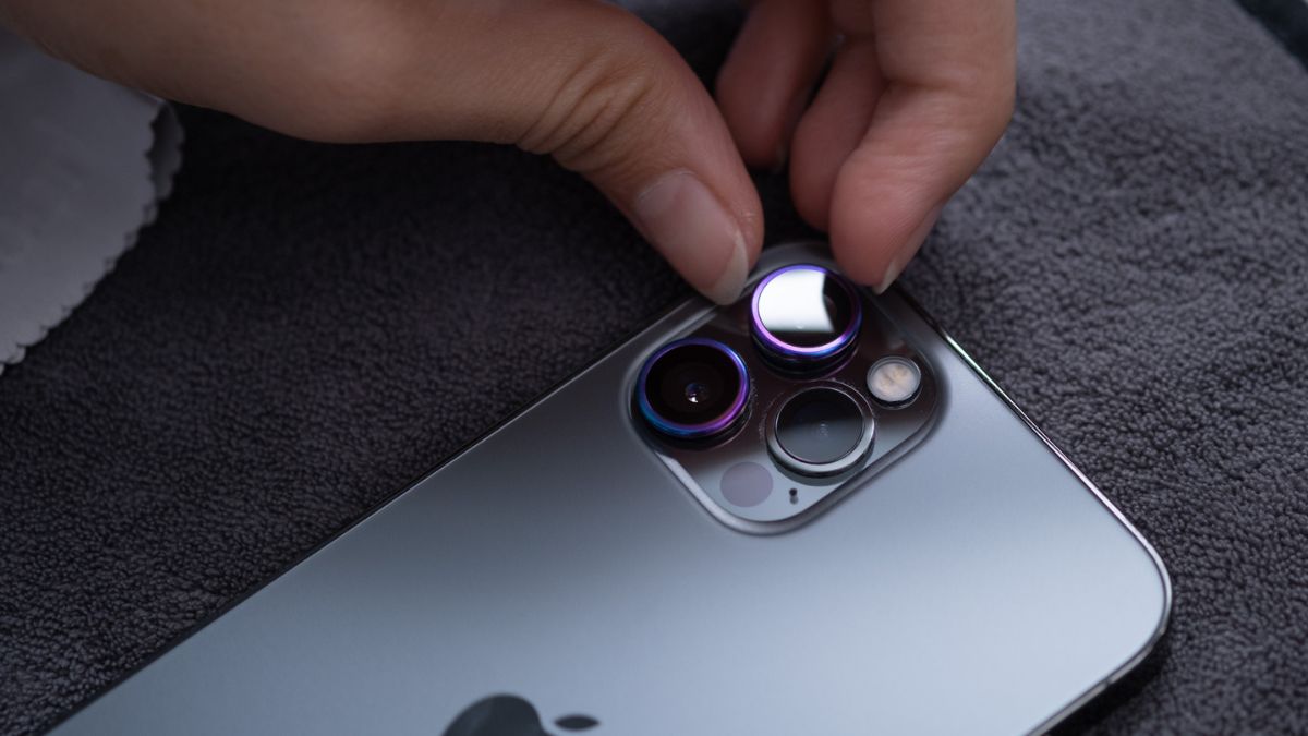 Có nên dán cường lực camera iPhone