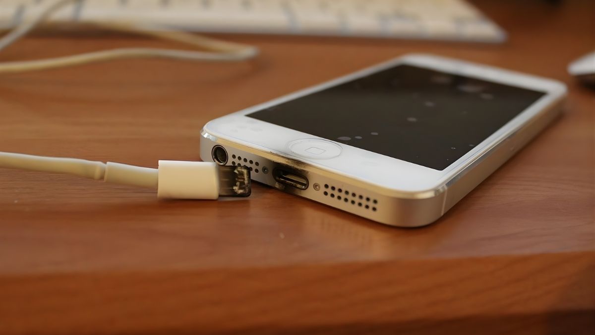 Pin điện thoại hư có gây nguy hiểm