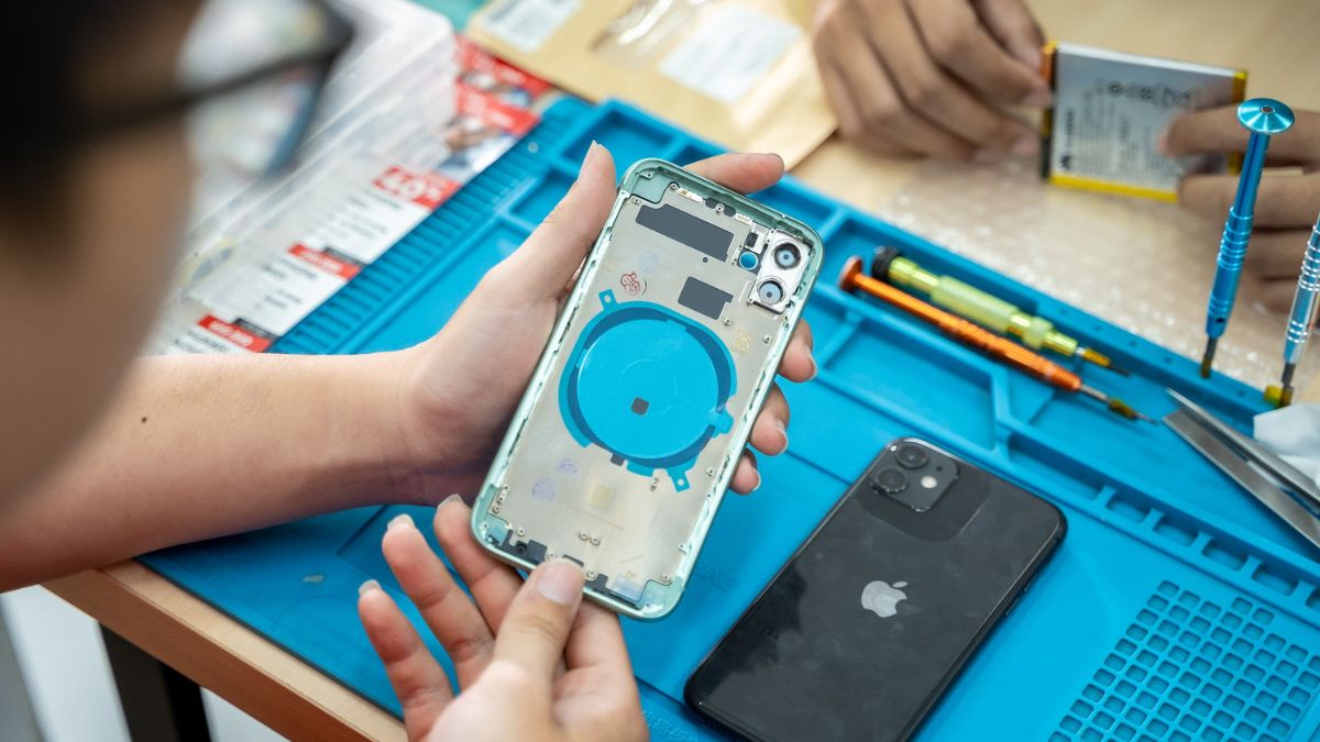 Địa chỉ sửa lỗi màn hình điện thoại bị chảy mực