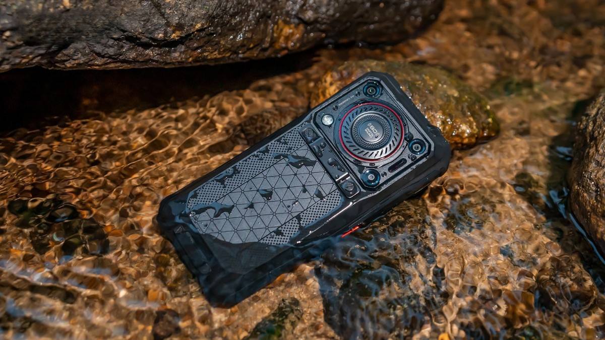 Mẫu điện thoại pin khủng khoảng 21000 mAh - Oukitel WP33 Pro (22000 mAh)