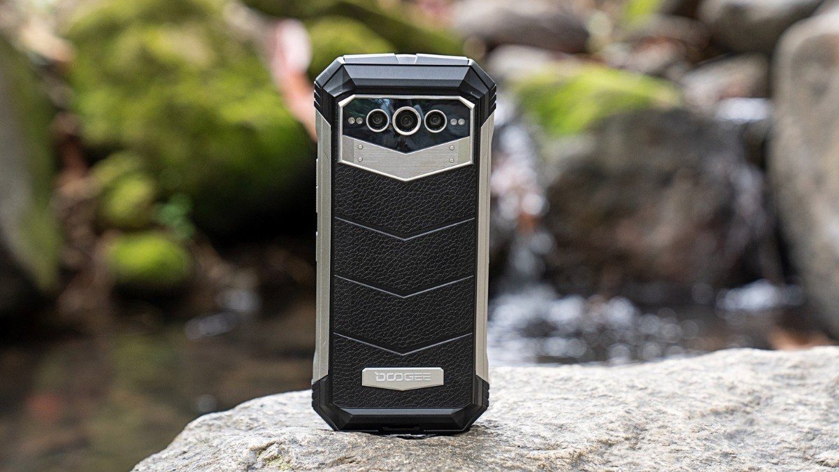 Mẫu điện thoại pin khủng khoảng 21000 mAh - DOOGEE V Max (22000 mAh)