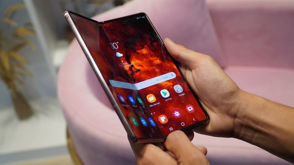 Đối tượng nên dùng điện thoại Samsung gập