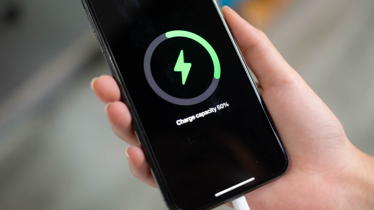 Sạc pin iPhone 12 Pro Max mất mất khoảng 90-110 phút