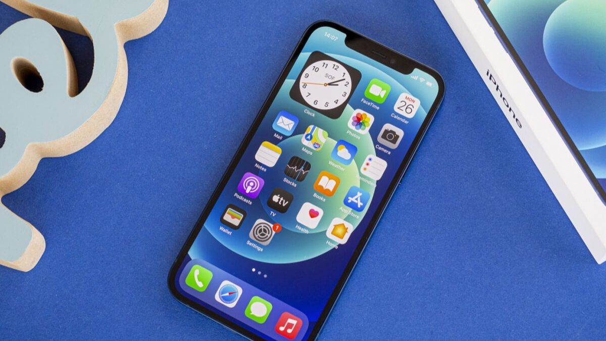 Giữ độ sáng màn hình ở mức vừa phải khi dùng iPhone 12