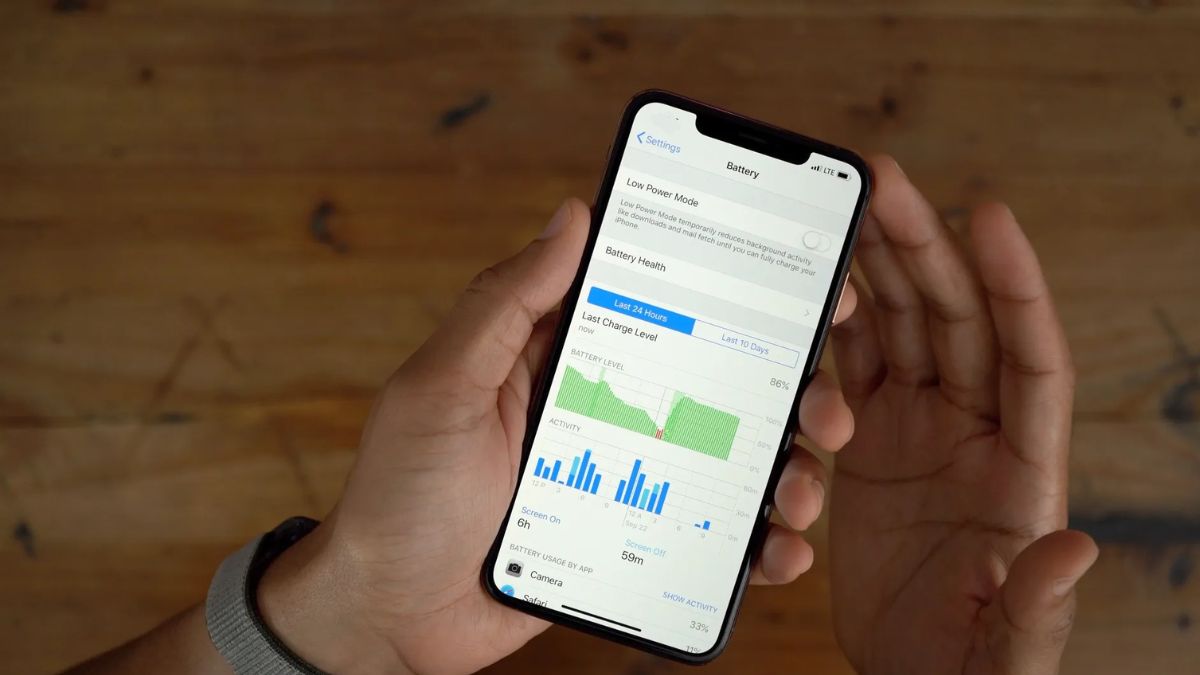 Thời lượng pin iPhone Xs Max dùng được khoảng 1 ngày