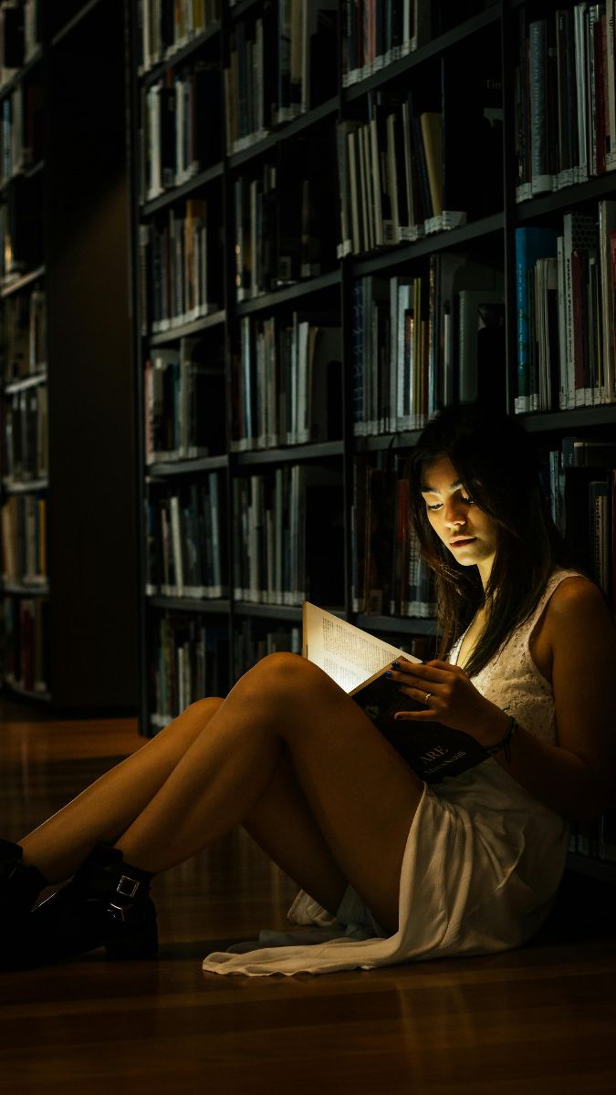 Hình nền kệ sách cực hiền