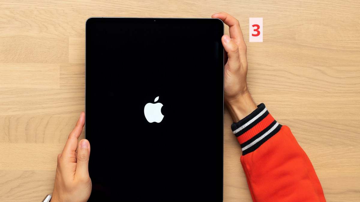 Khởi động lại thiết bị khi iPad báo đang không vào sạc - bước 3