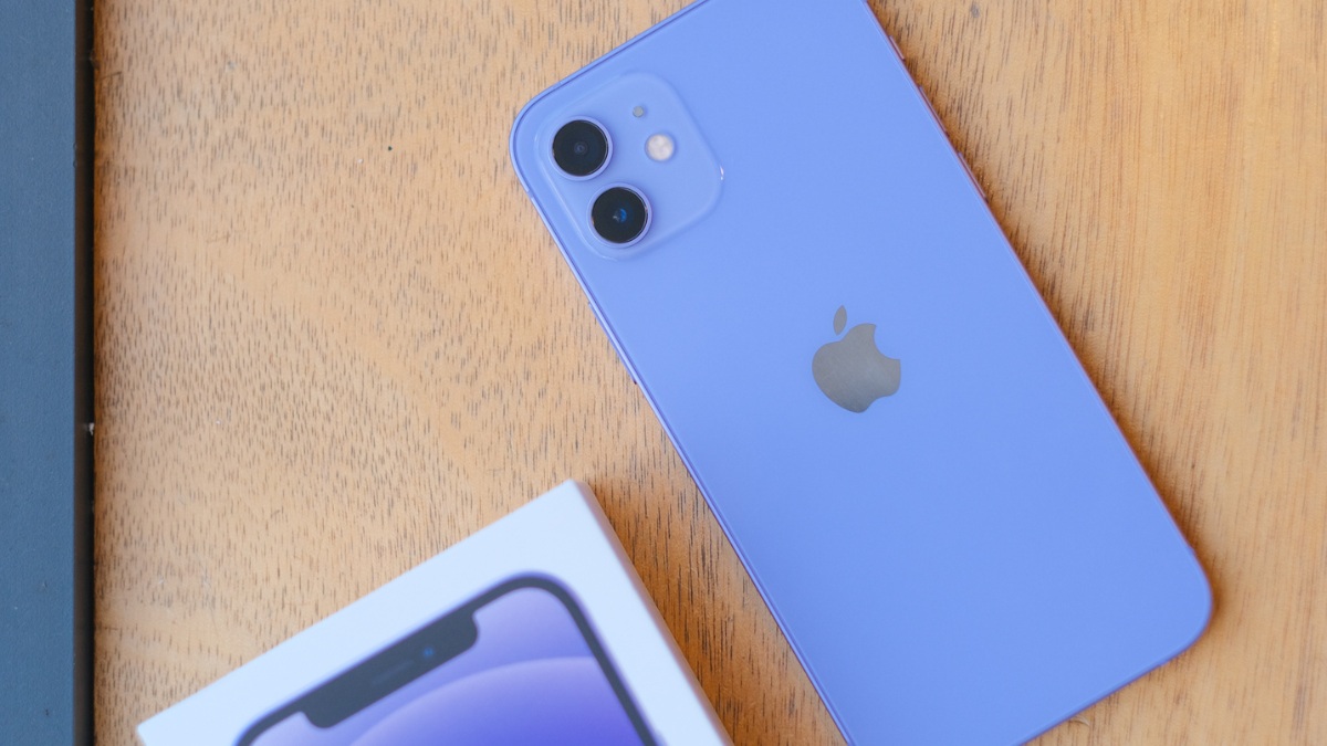 Nên mua iPhone 12 màu xanh dương khi không có màu hồng