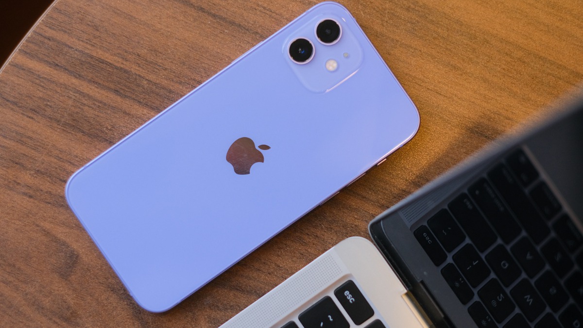 Màu tím của iPhone 12 giống màu hồng nhất