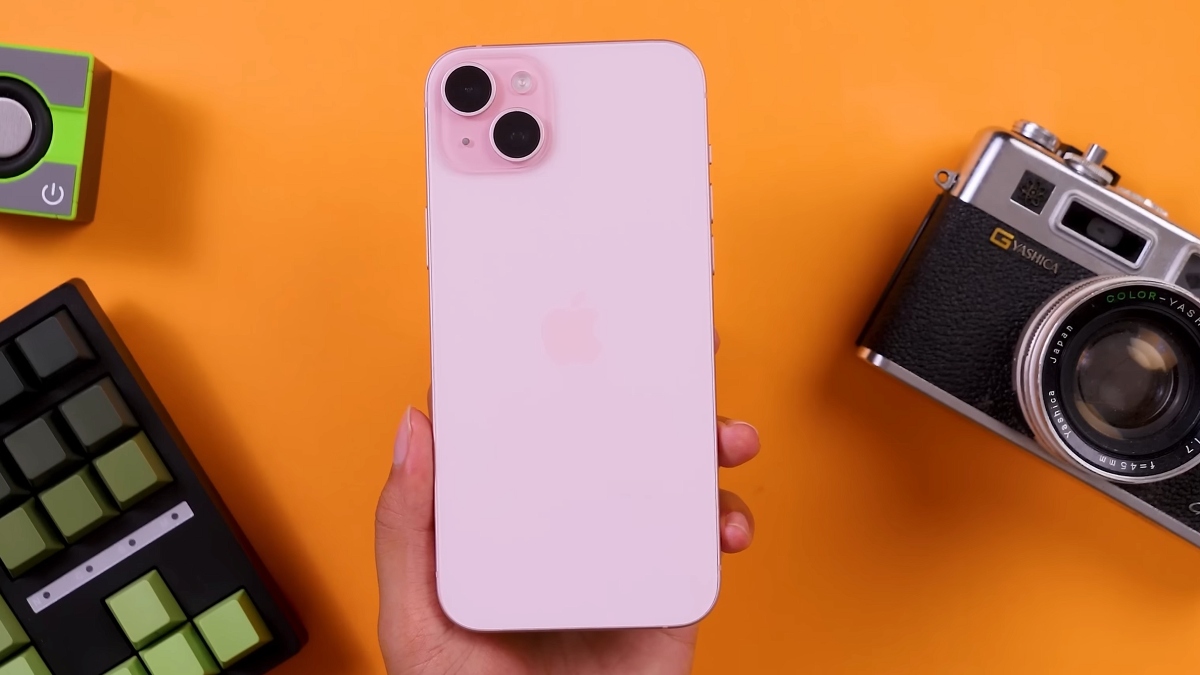 iPhone 15/15 Plus với màu hồng nổi bật