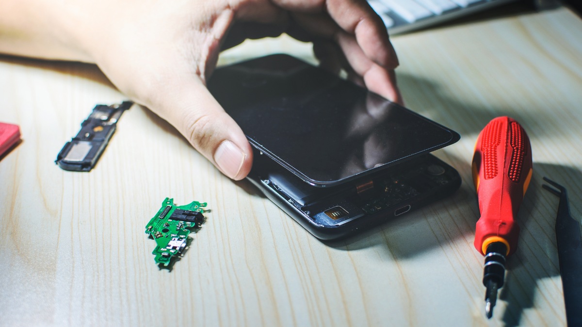 Thay IC cảm ứng khi iPhone 12 Pro Max bị đơ màn hình