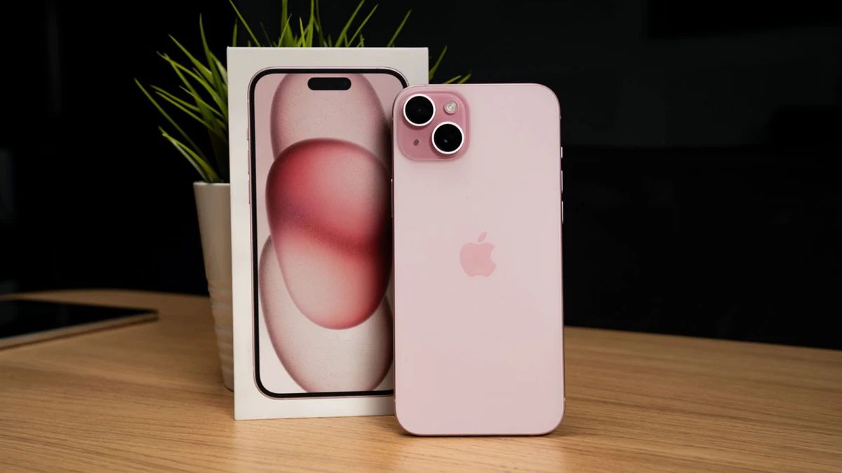 iPhone 13 màu hồng phù hợp với người sáng tạo, tràn đầy năng lượng