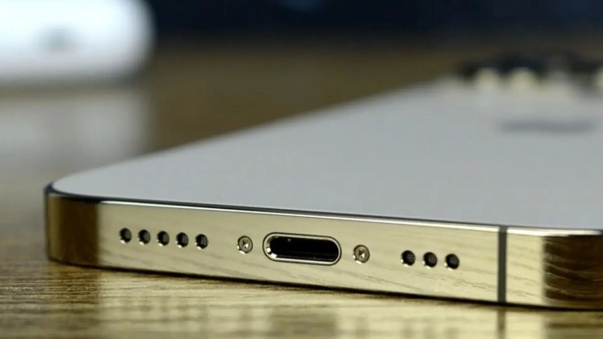 Vẫn có thể sạc iPhone 13 bằng bộ sạc cũ