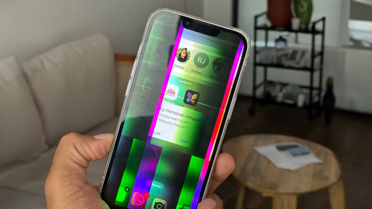 iPhone bị sọc màn hình do sử dụng màn hình kém chất lượng