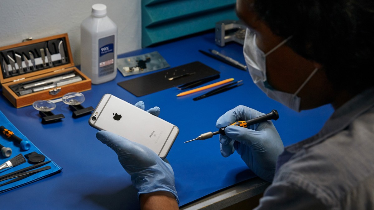 Liên hệ trung tâm Apple hoặc cửa hàng sửa chữa uy tín để diệt virus iPhone