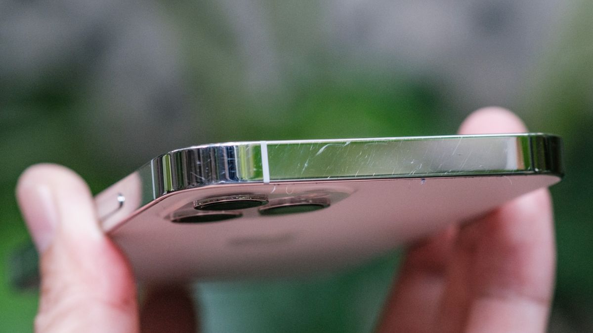 iPhone cũ trầy xước