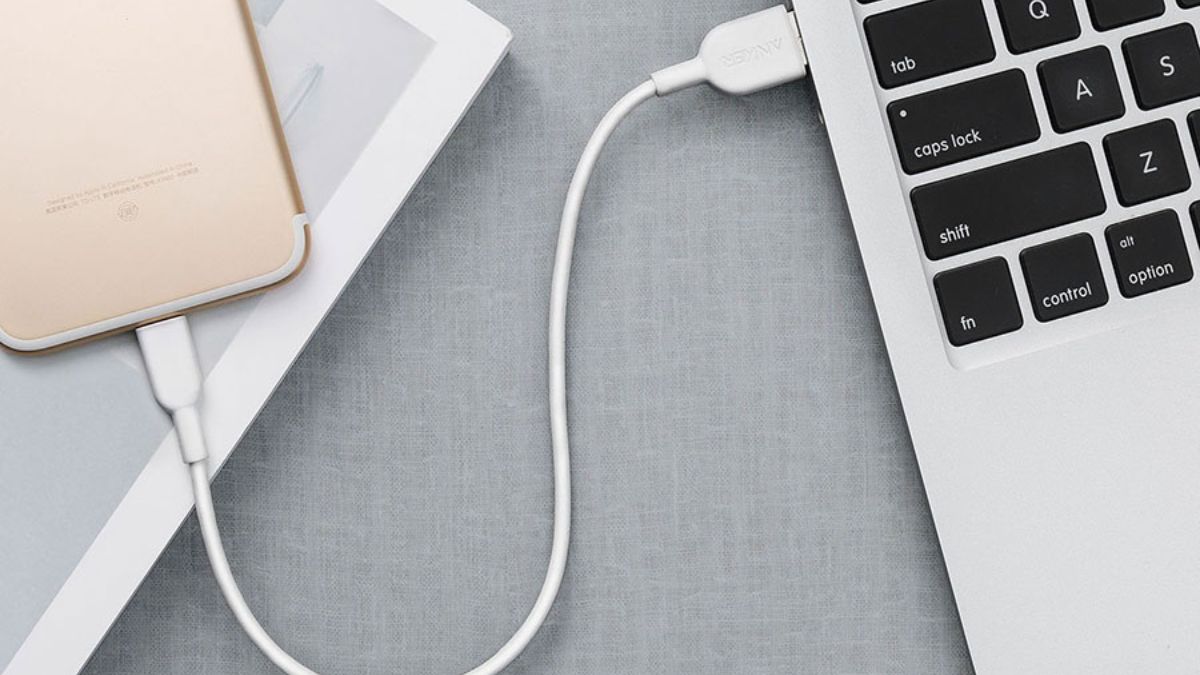Kiểm tra cáp kết nối Lightning khi iPhone không kết nối được với máy tính