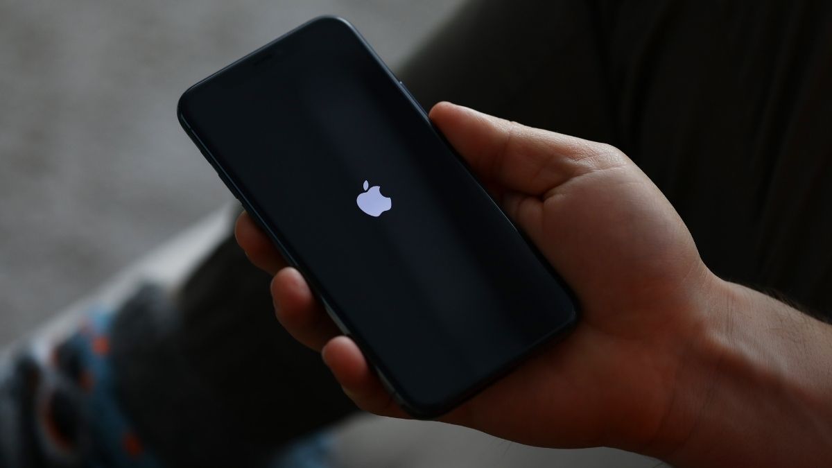 Khởi động lại iPhone để khắc phục loa iPhone 17 Pro Max - bước 3