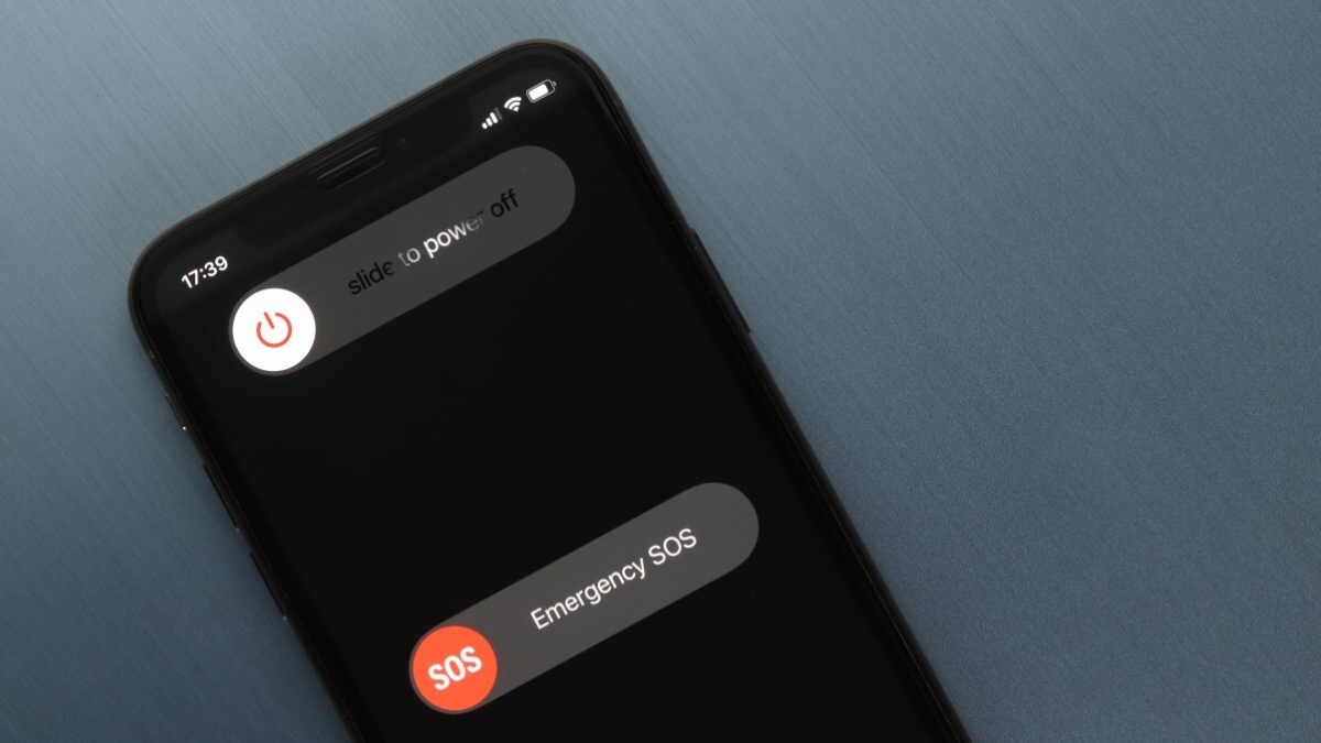 Khắc phục lỗi 4013 khi restore iPhone bằng cách tắt nguồn và khởi động lại
