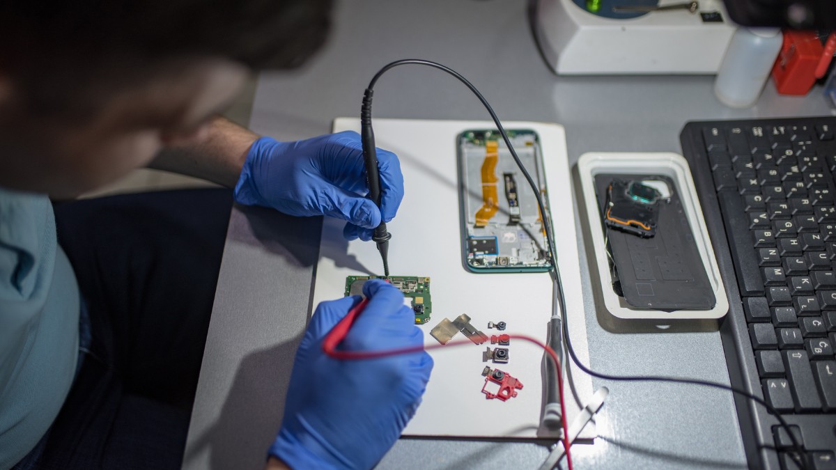 Mang đến Điện Thoại Vui khi điện thoại bị đơ không bấm được