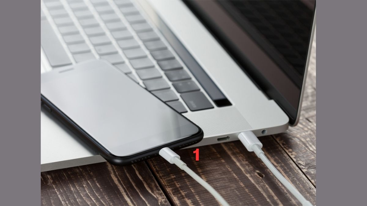 Đưa máy về Recovery Mode khi màn hình iPhone bị lỗi màu - bước 1