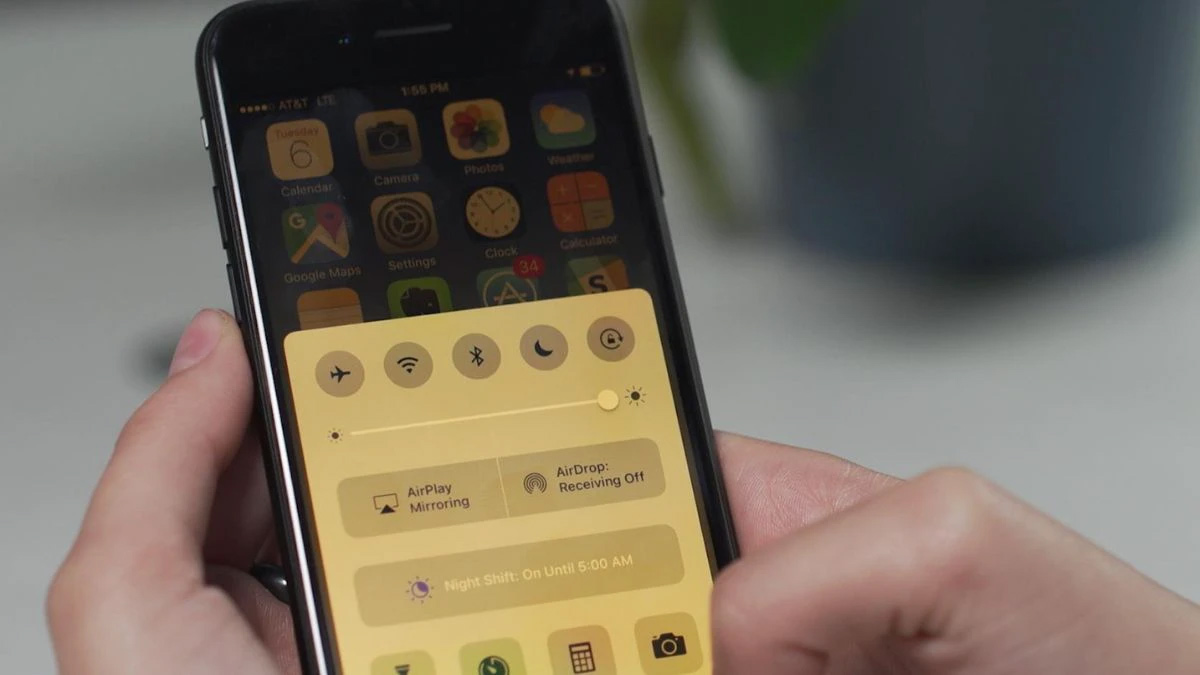 Màn hình iPhone bị vàng do bật chế độ Night Shift