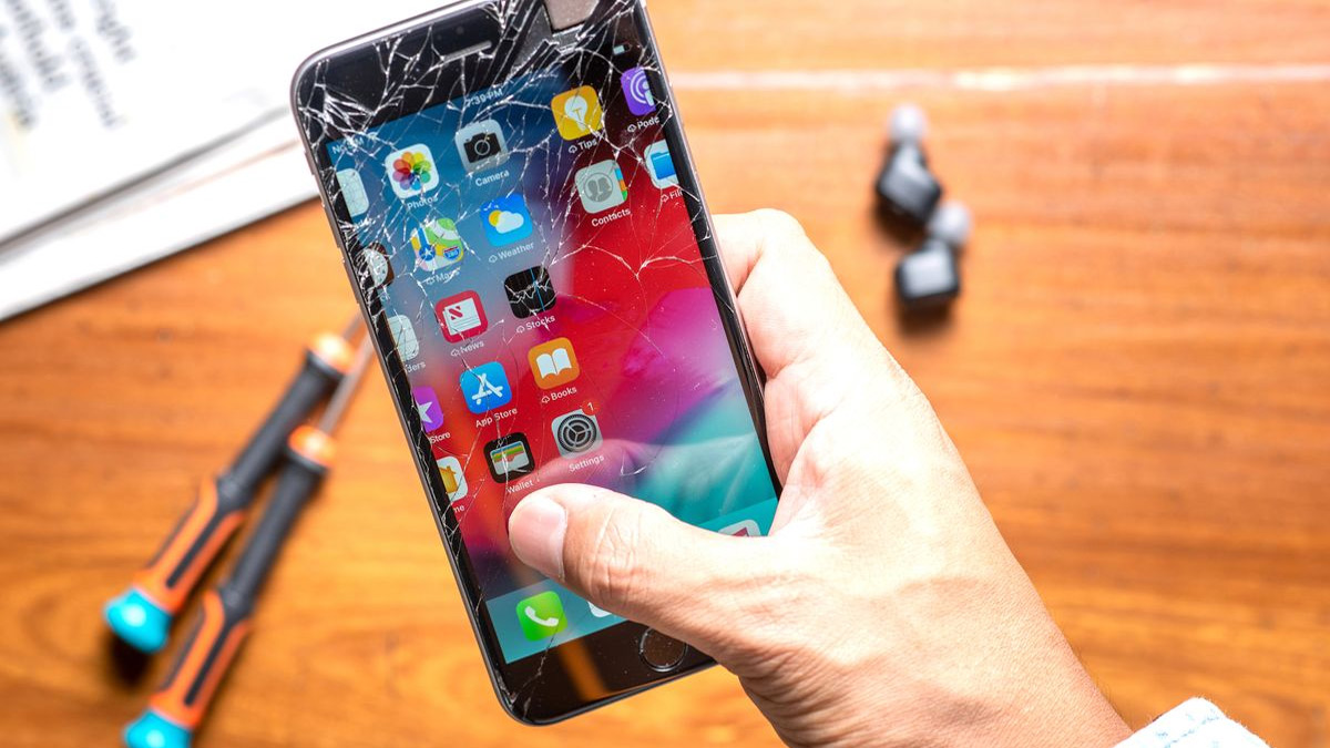 Màn hình iPhone bị vàng do bị va đập, rơi vỡ