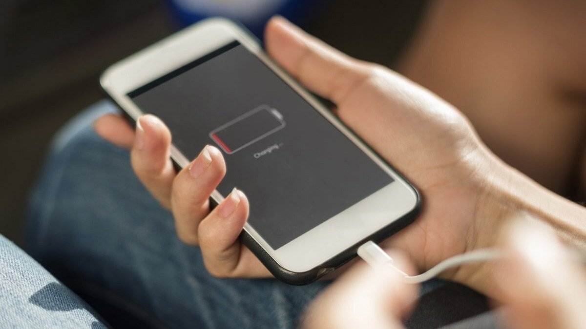 Màn hình iPhone bị vàng do chai pin