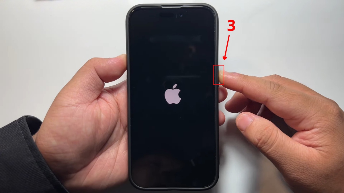 Khởi động lại máy để khắc phục lỗi màn hình iPhone chớp nhanh liên tục - bước 3