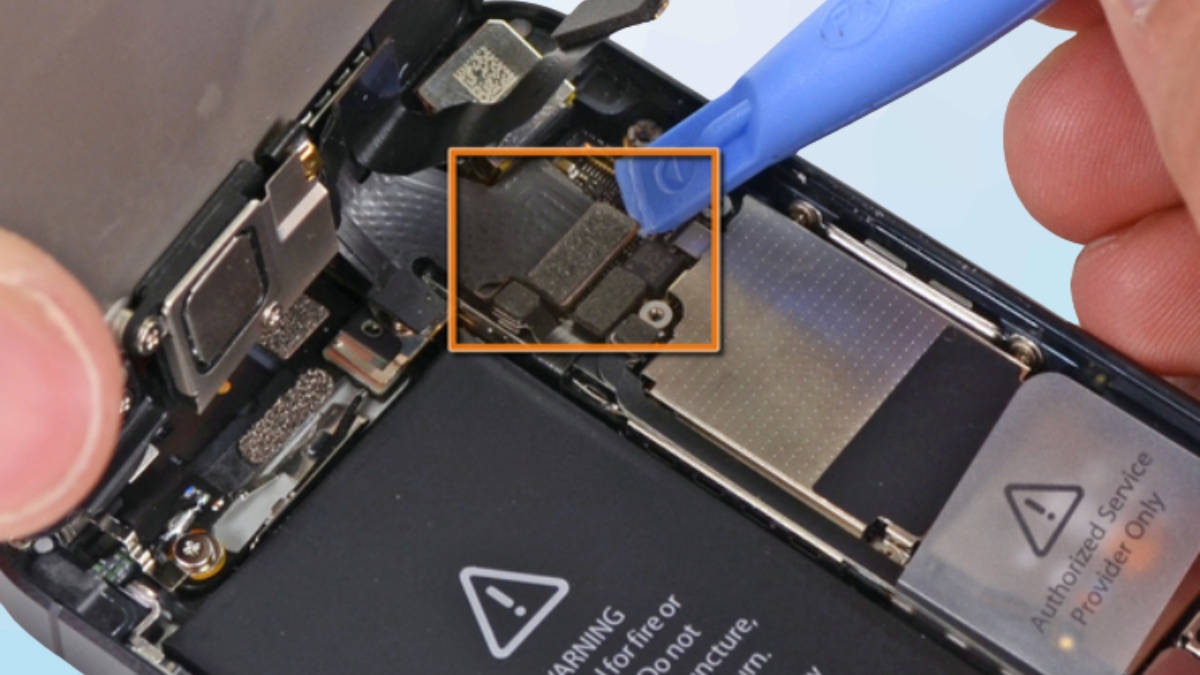 Do cáp màn hình, kết nối linh kiện hỏng khiến màn hình iPhone chớp nháy liên tục