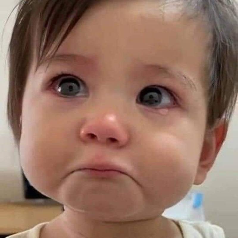 Ảnh meme khóc yếu đuối