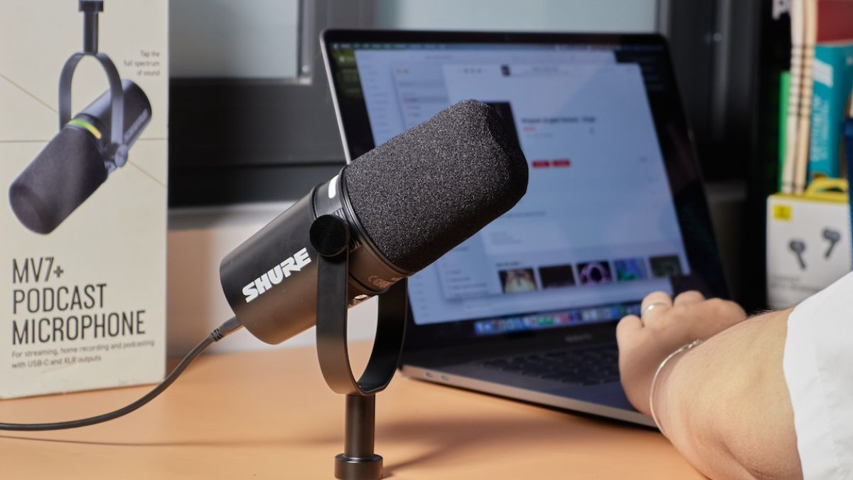 Microphone thu âm Podcast Shure MV7+
