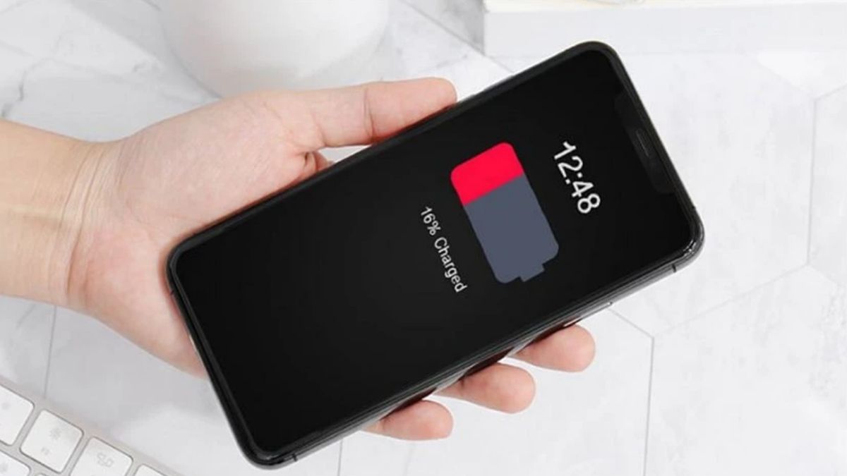 Phim tụt nhanh, máy tự tắt bật là dấu hiệu sắp nổ điện thoại