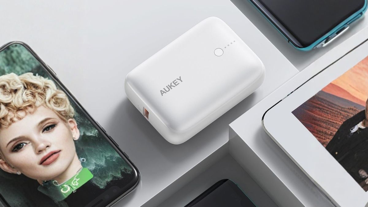 Sạc dự phòng màu trắng Aukey PB-N83S 10000mAh