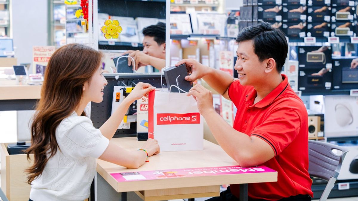 CellphoneS là địa chỉ mua sạc dự phòng màu vàng chính hãng