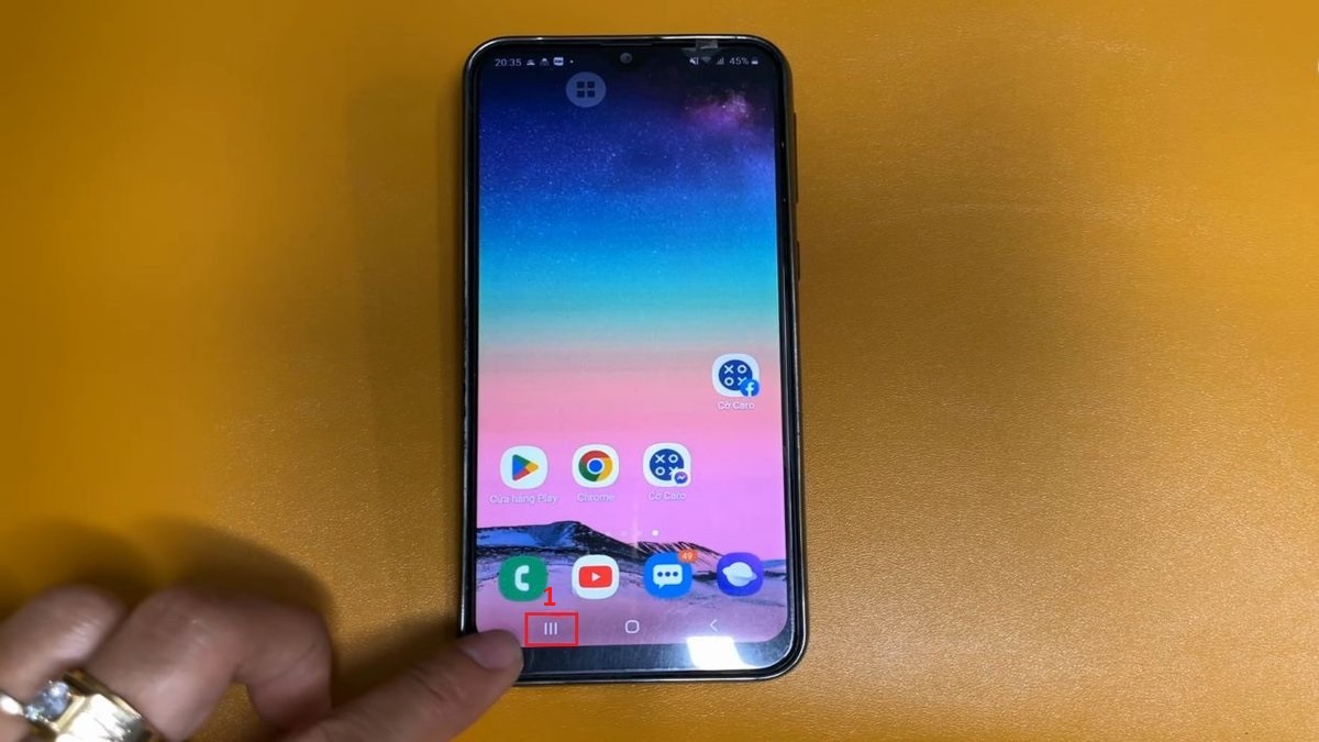Cách tắt ứng dụng chạy ngầm trên Samsung  bằng sửa sổ đa nhiệm - bước 1