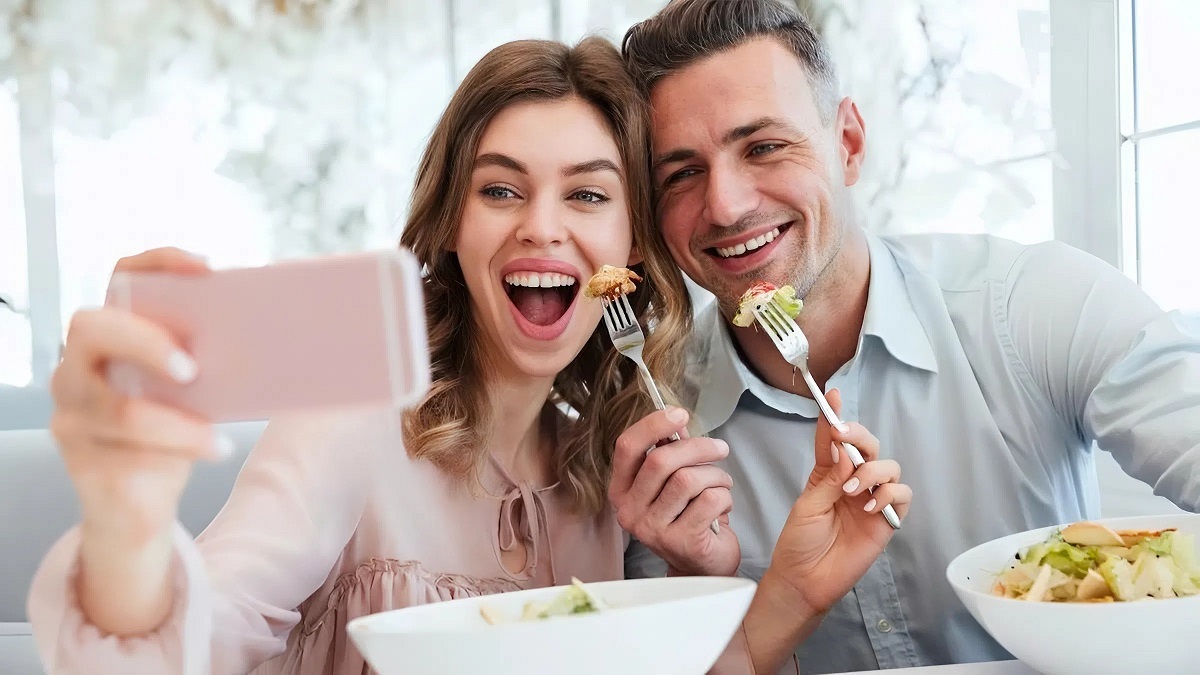 mẹo chụp ảnh selfie với đồ ăn