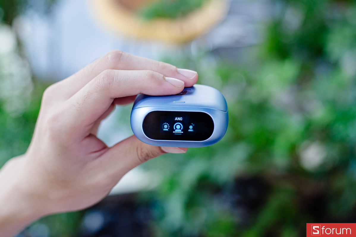 Đánh giá Anker Soundcore Liberty 5 Pro về tính năng hộp sạc
