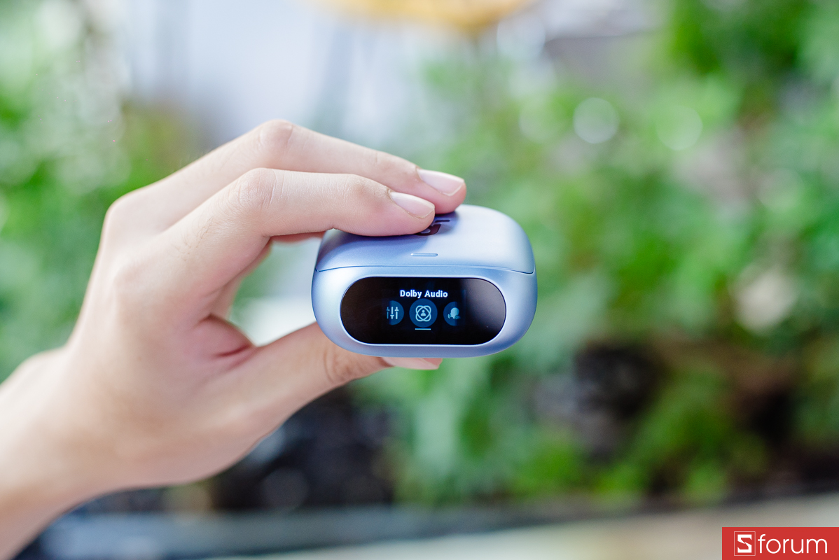 Đánh giá Anker Soundcore Liberty 5 Pro về tính năng hộp sạc