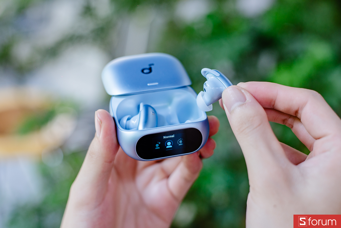 Đánh giá Anker Soundcore Liberty 5 Pro về thiết kế hộp sạc